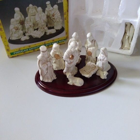 Porcelain Nativity vintage - Picture 2 of 2